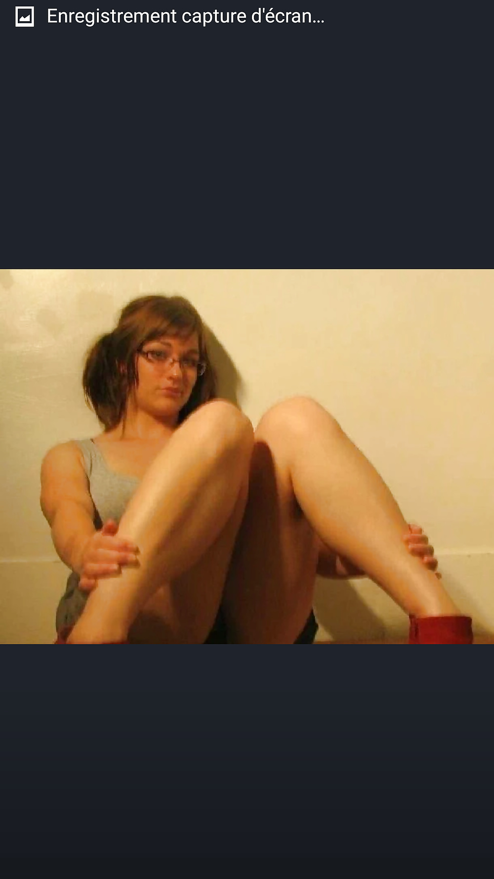 Gentille fille toute humide cherche à sucer un bel homme sans complexe mais pas seulement